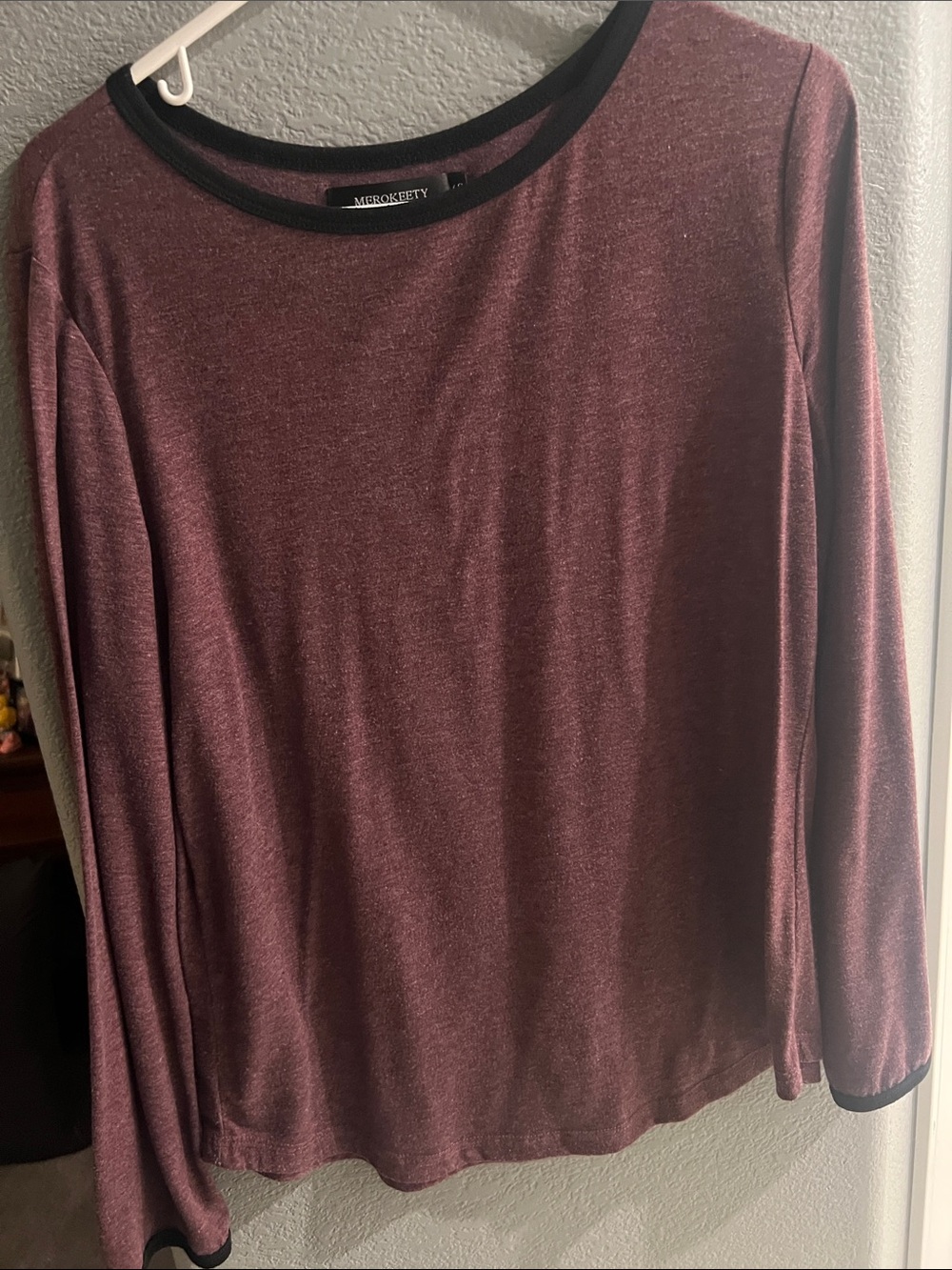 Merokeety Women's Long Sleeve Tee in Wine with Black Trim